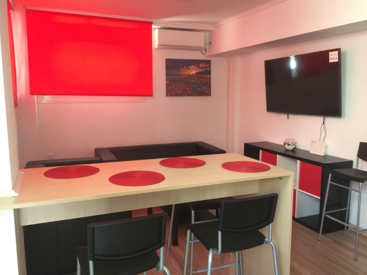Loutraki Hostel Экстерьер фото