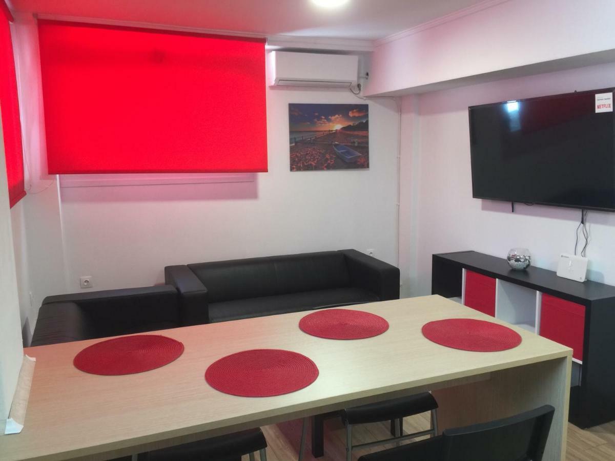 Loutraki Hostel Экстерьер фото
