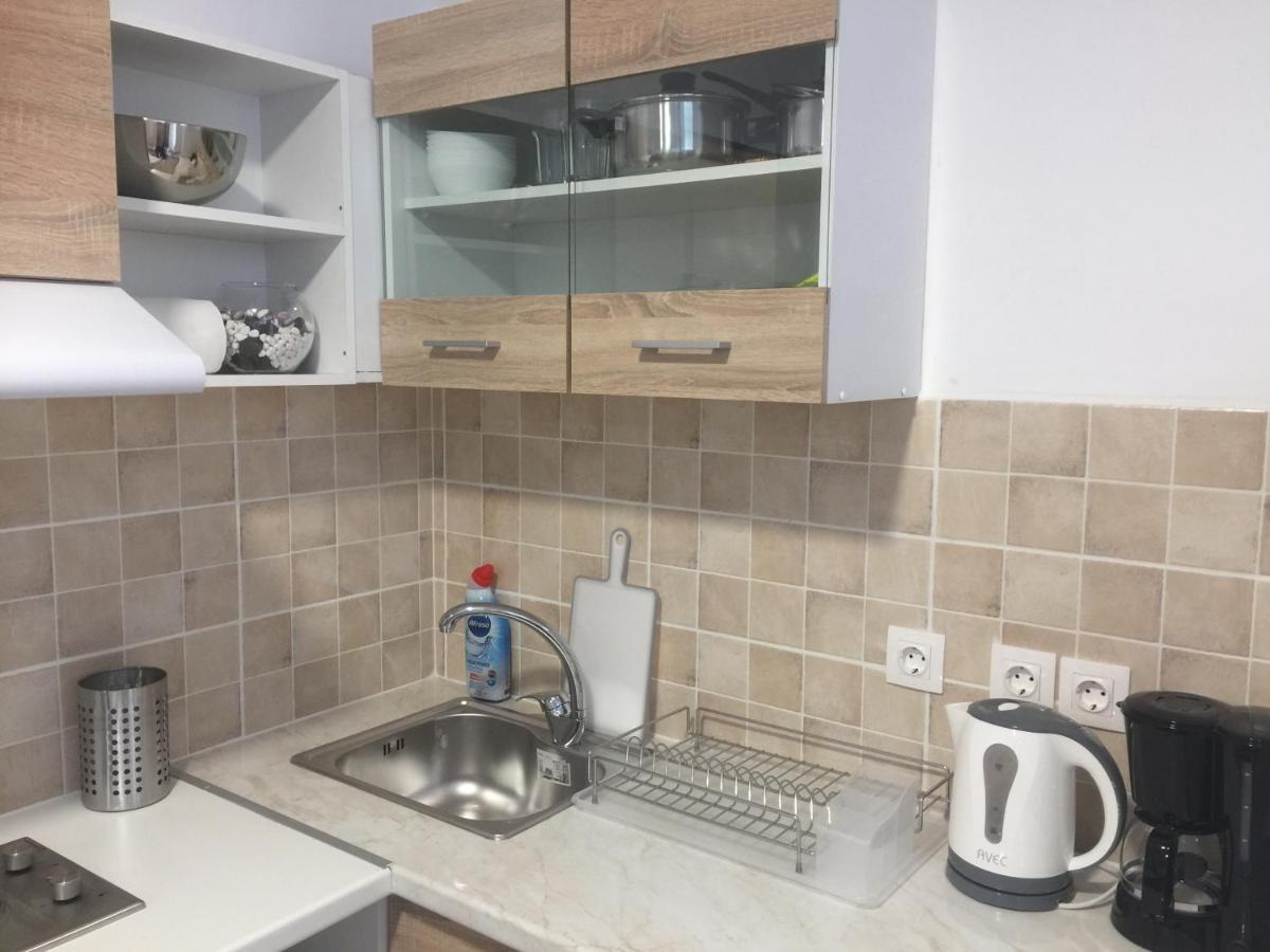 Loutraki Hostel Экстерьер фото