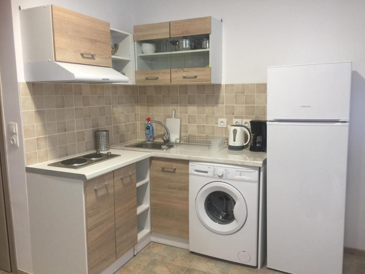 Loutraki Hostel Экстерьер фото